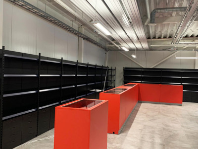 Byggande av butik och lager i Estland